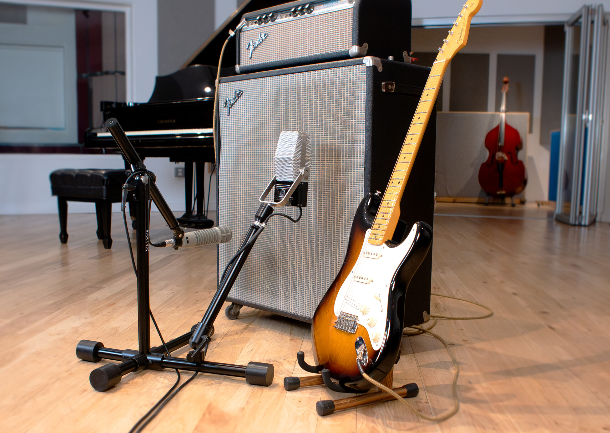 Base 4 Stands Shorty platform with Strat and Bassman amp
